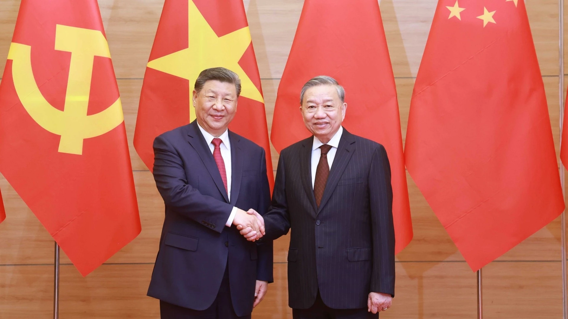 Tổng Bí thư Tô Lâm đón trọng thể Chủ tịch Tập Cận Bình, nâng tầm quan hệ Việt-Trung