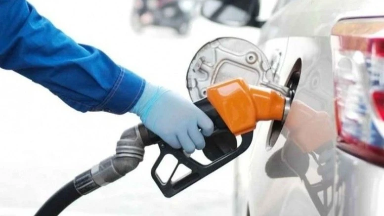 Thủ tướng Phạm Minh Chính quyết định giảm thuế xăng dầu, hỗ trợ người dân và doanh nghiệp