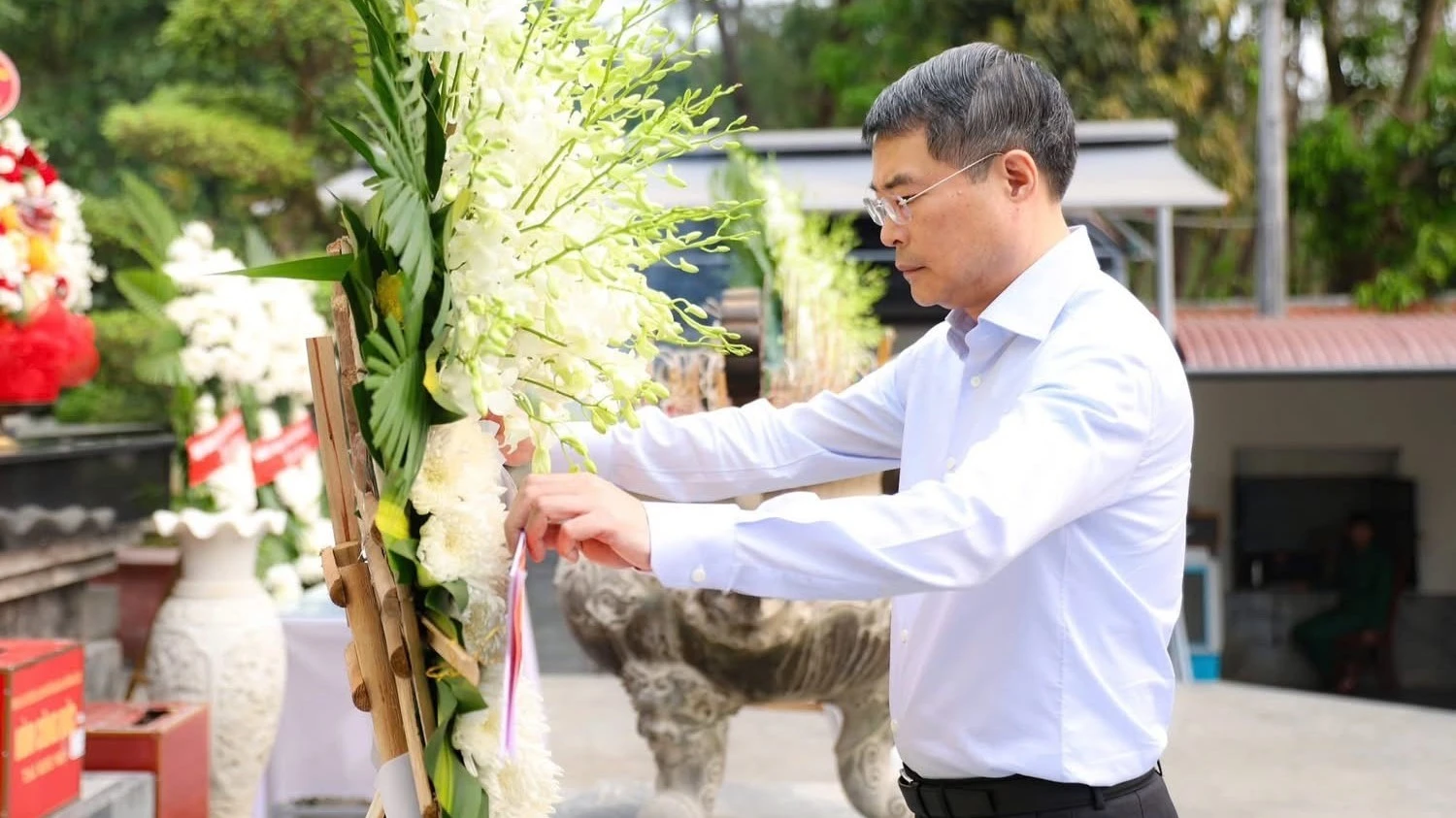 Thủ tướng Lê Minh Hưng dâng hương tri ân các anh hùng liệt sĩ tại Ngã ba Đồng Lộc