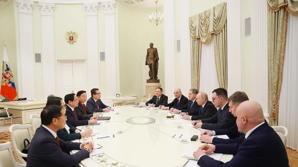 Thủ tướng Phạm Minh Chính hội kiến Tổng thống Nga Vladimir Putin. (Ảnh: Dương Giang/TTXVN)