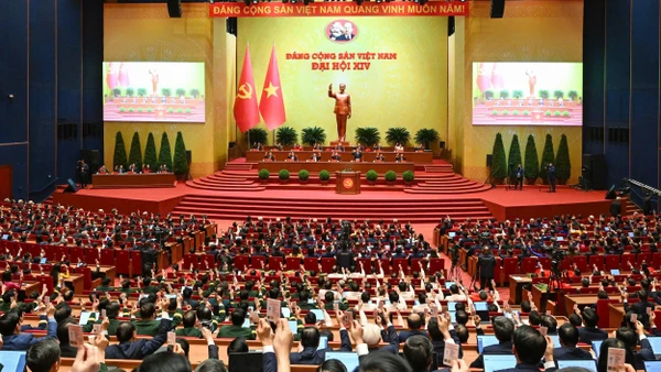 Nghị quyết Đại hội XIV của Đảng tiếp tục khẳng định “bốn kiên định”, với yêu cầu, tăng cường xây dựng, chỉnh đốn Đảng và hệ thống chính trị trong sạch, vững mạnh toàn diện.