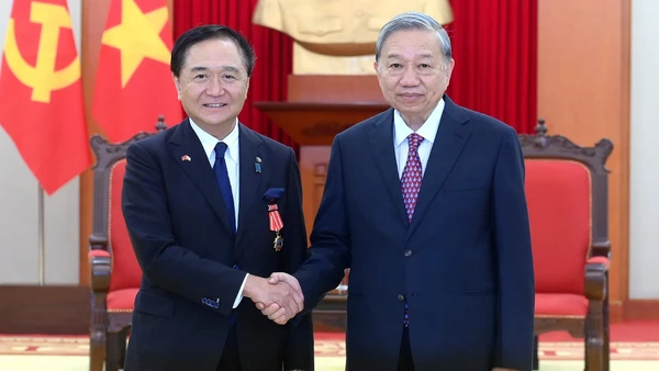 Tổng Bí thư Tô Lâm và Thống đốc tỉnh Kanagawa (Nhật Bản) Kuroiwa Yuji. (Ảnh: Đăng Khoa)