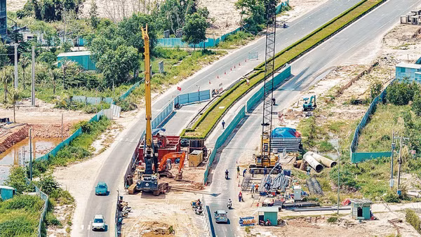 Các dự án, công trình hạ tầng phục vụ Hội nghị Cấp cao APEC 2027 đang được khẩn trương thi công trên đại công trường Phú Quốc, An Giang. (Ảnh: HUY HẢI)
