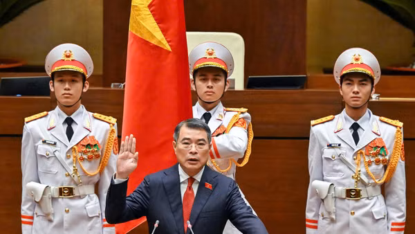 Đồng chí Lê Minh Hưng, Ủy viên Bộ Chính trị, Bí thư Trung ương Đảng, Trưởng Ban Tổ chức Trung ương, Đại biểu Quốc hội khóa XVI tuyên thệ nhậm chức Thủ tướng Chính phủ. (Ảnh: DUY LINH)