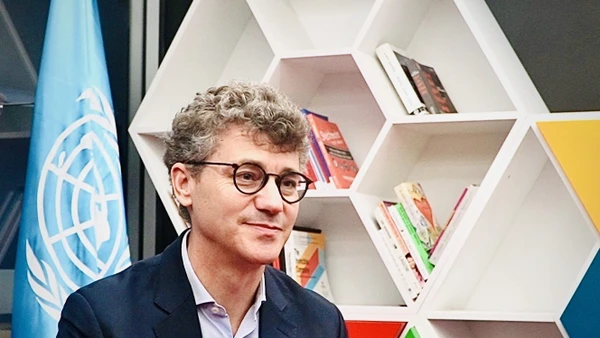 Ông Jonathan Wallace Baker, Trưởng Đại diện UNESCO tại Việt Nam trả lời phỏng vấn của phóng viên TTXVN. Ảnh: Việt Đức - TTXVN)