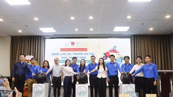 Đại biểu tại lễ phát động chương trình. (Ảnh: PHƯƠNG UYÊN)