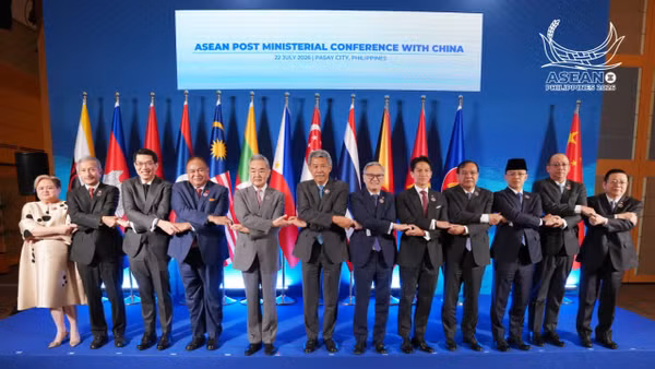 Trung Quốc tiếp tục khẳng định hợp tác ASEAN-Trung Quốc là mối quan hệ “đi đầu”, động lực cốt lõi cho hoà bình, ổn định và thịnh vượng khu vực và toàn cầu.