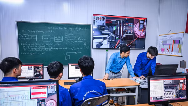 Việc phối hợp đào tạo nhân lực theo nhu cầu của thị trường sẽ góp phần “tạo nguồn” để cơ cấu lại lao động.