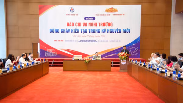Toàn cảnh Diễn đàn “Báo chí và nghị trường: dòng chảy kiến tạo trong kỷ nguyên mới”.