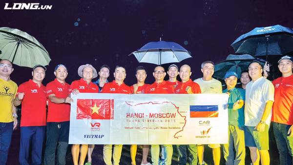 Đoàn xe xuất phát tại Hà Nội.