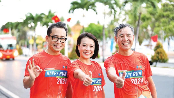 Chủ tịch Trường đại học FPT tham gia chạy Marathon và leo Everest Base Camp dù đã ở ngưỡng tuổi U70. (Ảnh: THÙY DƯƠNG)