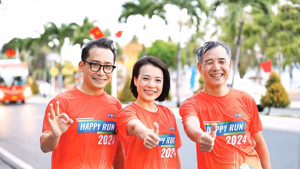 Chủ tịch Trường đại học FPT tham gia chạy Marathon và leo Everest Base Camp dù đã ở ngưỡng tuổi U70. (Ảnh: THÙY DƯƠNG)