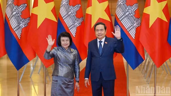 Chủ tịch Quốc hội Trần Thanh Mẫn và Chủ tịch Quốc hội Campuchia Samdech Khuon Sudary. (Ảnh: THỦY NGUYÊN)