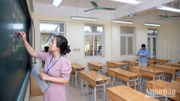 [Ảnh] Thời tiết dễ chịu giúp học sinh bước vào kỳ thi tuyển sinh lớp 10 với tâm thế tự tin