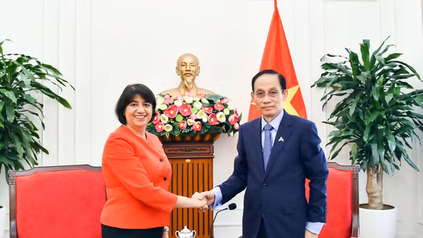 Bộ trưởng Ngoại giao Lê Hoài Trung tiếp Quốc vụ khanh Seema Malhotra.