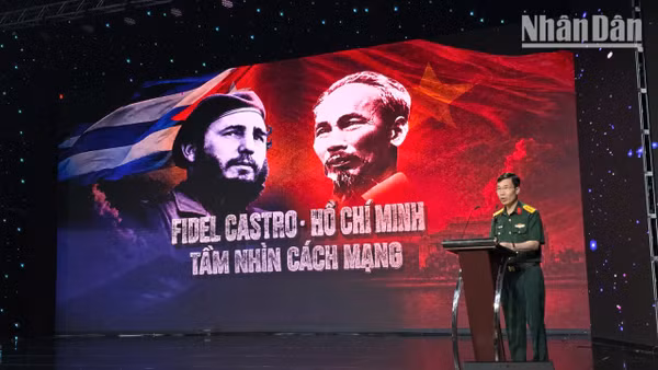 Ra mắt tập 6 bộ phim tài liệu "Hai trái tim chung nhịp đập" với tựa đề "Fidel Castro-Hồ Chí Minh, Tầm nhìn cách mạng" tại Hà Nội. (Ảnh: MINH DUY)