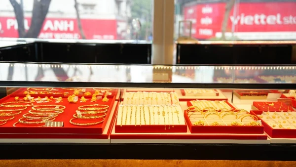 Giá vàng ngày 6/2: Vàng miếng SJC tiếp đà “lao dốc”, giảm tới 5 triệu đồng/lượng