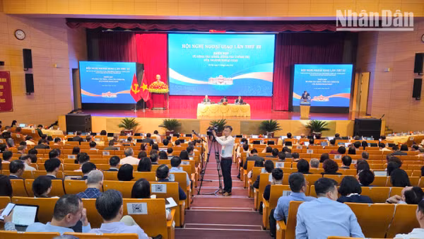 Việc lần đầu tiên tổ chức một phiên họp về công tác Đảng, công tác chính trị trong khuôn khổ Hội nghị Ngoại giao cho thấy sự ưu tiên đặc biệt đối với việc xây dựng nền tảng nội bộ trong giai đoạn phát triển mới. (Ảnh: MINH DUY)