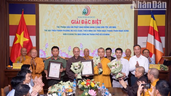 Giải Đặc biệt thuộc về loạt bài “Dấu ấn Phật giáo đồng hành cùng dân tộc”.