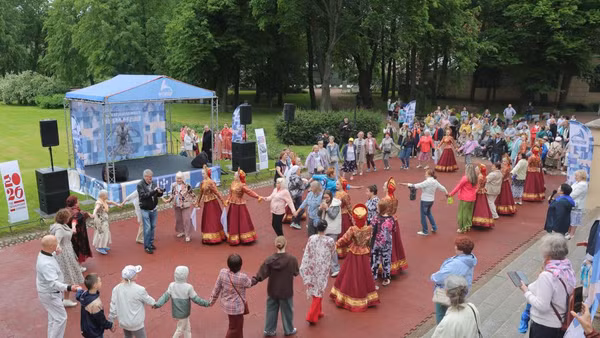 Sự kiện diễn ra tại công viên Yusupov, thành phố Saint Peterburg. (Ảnh: Tân Hoa Xã)