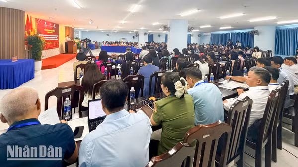 Gần 200 đại biểu là các nhà khoa học, chuyên gia và nhà quản lý từ Việt Nam, Trung Quốc, Lào và Thụy Sĩ quy tụ tại diễn đàn học thuật uy tín.