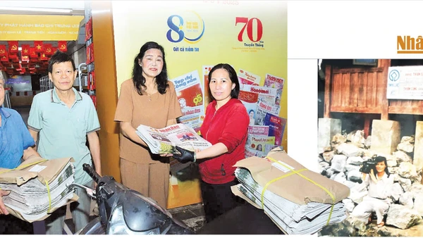 Từ cô bộ đội (ảnh bên phải) chuyển sang làm báo và cho đến bây giờ dù đã bước sang tuổi 79, bà Mai Nhiễu vẫn đam mê phát hành báo. (Ảnh: NVCC)