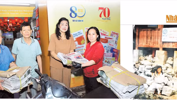 Từ cô bộ đội (ảnh bên phải) chuyển sang làm báo và cho đến bây giờ dù đã bước sang tuổi 79, bà Mai Nhiễu vẫn đam mê phát hành báo. (Ảnh: NVCC)