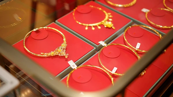 Giá vàng ngày 6/3: Tiếp đà giảm theo chiều giá thế giới