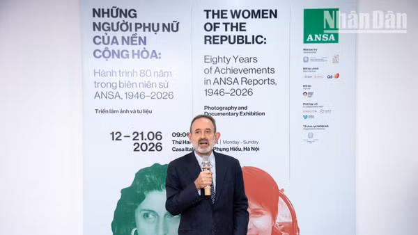 Theo Đại sứ Italia, việc phụ nữ hiện diện trong các thiết chế công quyền hay các lĩnh vực của đời sống ngày nay là kết quả của một quá trình bứt phá khỏi những quy chuẩn cũ. (Ảnh: MINH DUY)