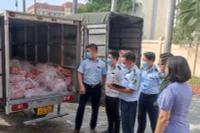Xe chở hơn 3 tấn thịt lợn ôi thiu bị tạm giữ để xử lý. (Ảnh: Cục Quản lý thị trường tỉnh Thái Bình cung cấp)