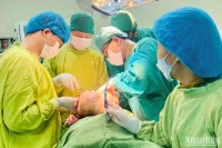 Phẫu thuật bóc tách thành công khối u gần 5kg vùng hàm mặt cho bệnh nhân nữ tại Trung tâm ung bướu, Bệnh viện Đa khoa tỉnh Thái Bình.