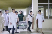 Thận của người hiến tạng được vận chuyển đến Bệnh viện Việt Nam-Thụy Điển Uông Bí.