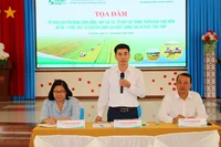 Phó Giám đốc Trung tâm Khuyến nông Quốc gia Hoàng Văn Hồng phát biểu kết luận buổi tọa đàm.