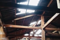 Một nhà sàn tại huyện Văn Chấn bị tốc mái.
