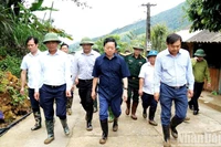 Phó Thủ tướng Trần Hồng Hà đến thị sát thực địa nơi bị lũ ống ở Sa Pa - Lào Cai, chiều 13/9. (Ảnh: QUỐC HỒNG)