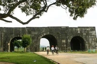 Di tích Thành Nhà Hồ.