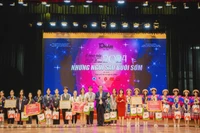 Trao giải cho các tiết mục có thành tích cao.