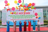 Phụ nữ Vĩnh Long hưởng ứng Tuần lễ áo dài.