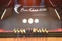 Đại diện VietinBank nhận Giải thưởng Sao Khuê 2025 cho ứng dụng VietinBank iPay Mobile (đầu tiên bên phải).