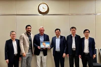 Đoàn công tác của thành phố Đà Nẵng làm việc với Asian Tour. (Ảnh: Quang Cường)