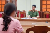 Nạn nhân bị lừa đảo trên không gian mạng trình báo với cơ quan Công an.