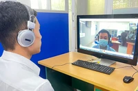Phỏng vấn người lao động trực tuyến tại Sàn giao dịch việc làm Hà Nội. (Ảnh: HCES)