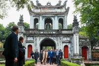 Tổng thống Cộng hoà Liên bang Đức Frank - Walter Steinmeier và Phu nhân cùng đoàn đại biểu cấp cao Cộng hòa Liên bang Đức thăm Văn Miếu - Quốc Tử Giám.