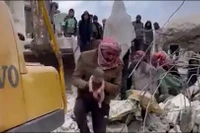 [Video] Bi kịch của em bé thần kỳ tại Syria