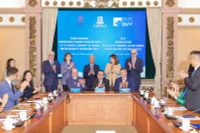 Trường Đại học Anh Quốc Việt Nam (BUV) và Trường Đại học City St George’s - Đại học London, hợp tác cùng Trung tâm Đào tạo, Bồi dưỡng Kiến thức Ngoại giao và Ngoại ngữ (CEFALT) chính thức ký kết Biên bản ghi nhớ hợp tác.