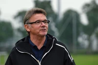 Chân dung huấn luyện viên Philippe Troussier. (Ảnh: Nhac Nguyen)