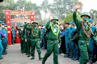 Các tân binh Bình Dương lên đường làm nhiệm vụ.