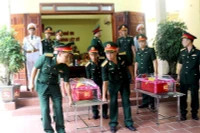 Ngành đường sắt miễn cước vận chuyển hành lý là hài cốt liệt sĩ trên toa xe hành lý và miễn vé tàu cho thân nhân đi cùng.