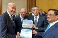 Lãnh đạo Vietnam Airlines và Boeing chụp ảnh lưu niệm cùng Thủ tướng Phạm Minh Chính và Tổng thống J. Biden về bản ghi nhớ chào bán 50 máy bay Boeing 737 MAX.
