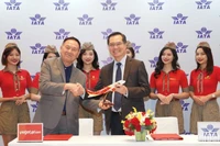 Ông Philip Goh, Phó Chủ tịch IATA khu vực châu Á-Thái Bình Dương và Phó Tổng Giám đốc Vietjet, Chủ tịch Học viện Hàng không Vietjet, ông Lương Thế Phúc (trái) ký hợp tác đưa Học viện Hàng không Vietjet tham gia mạng lưới đào tạo quốc tế của IATA.